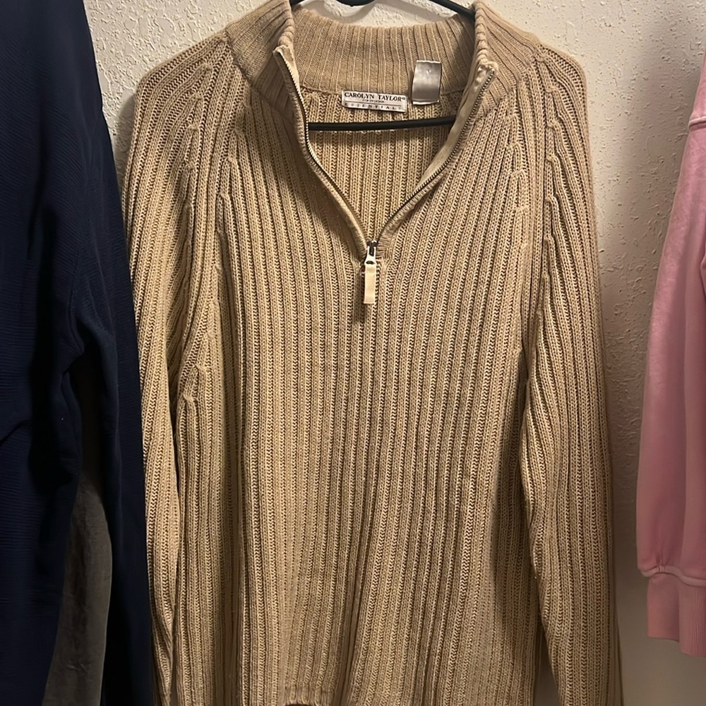 Used Carolyn Taylor sweater